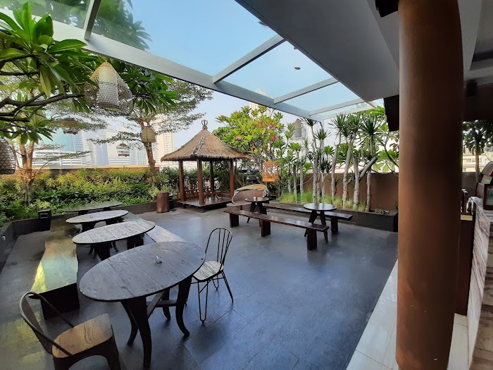 Sky Garden Cafe - Lokasi Ryan Pratama