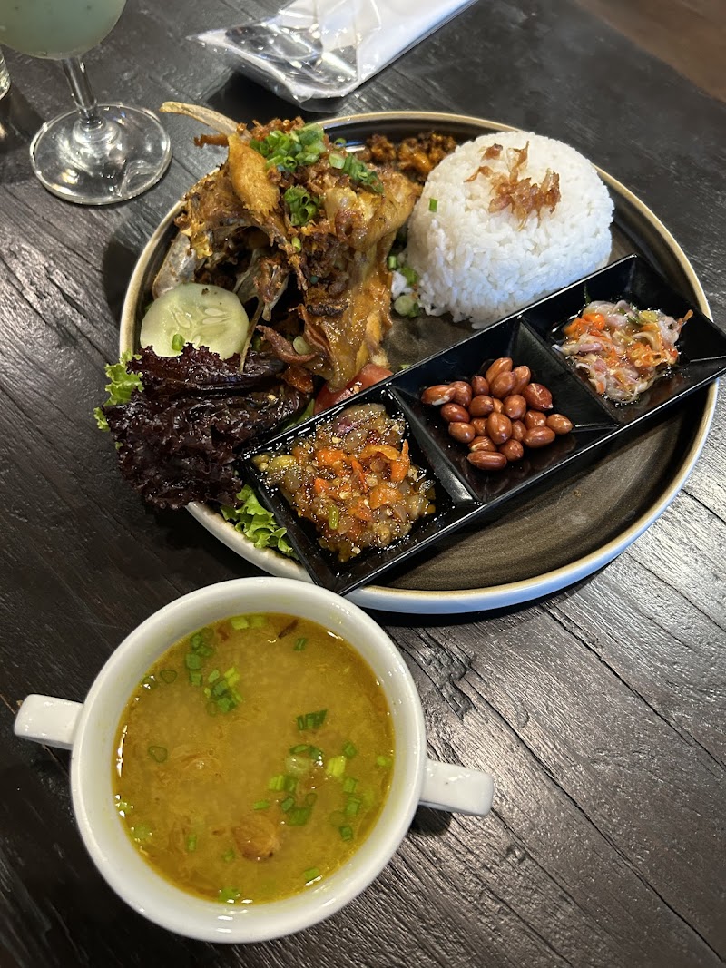 Hedon Estate | Kitchen & Lounge - Ryan Pratama