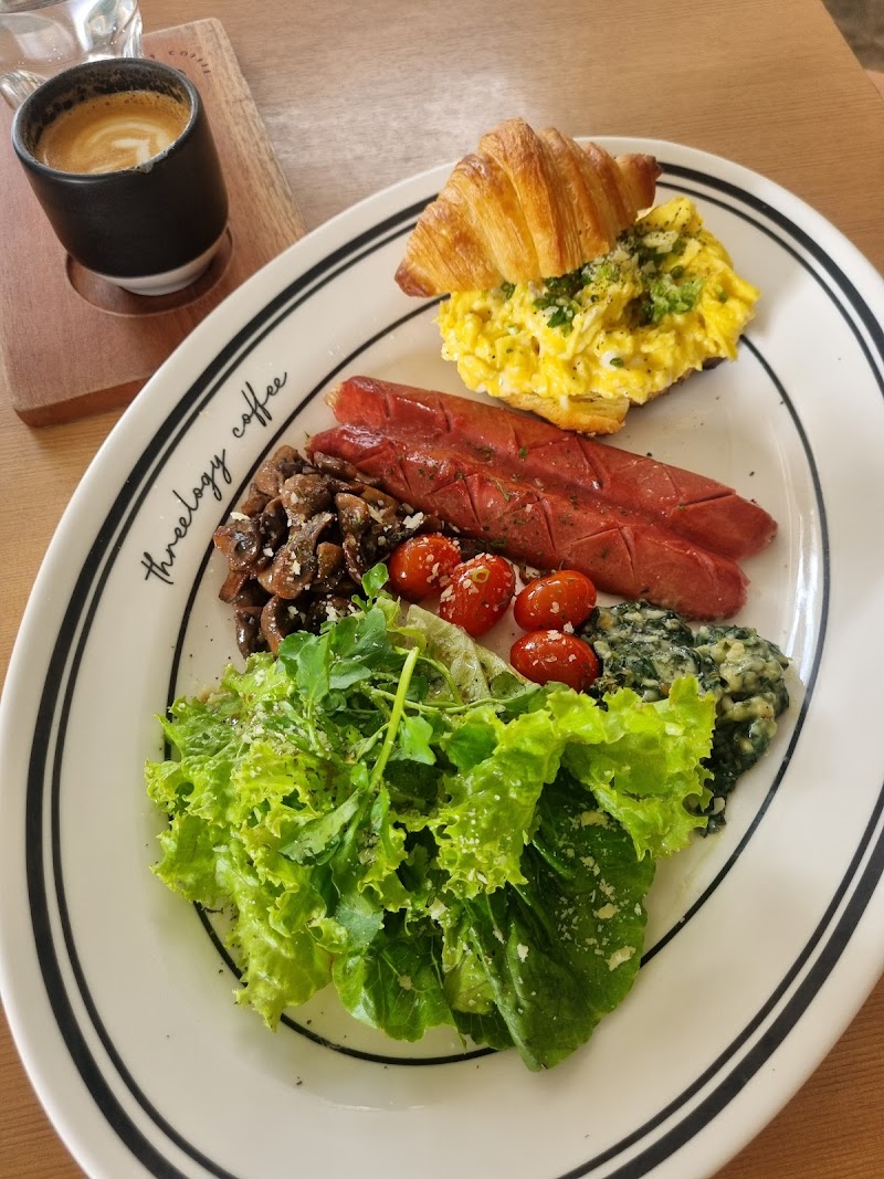 Threelogy Coffee - Ryan Pratama