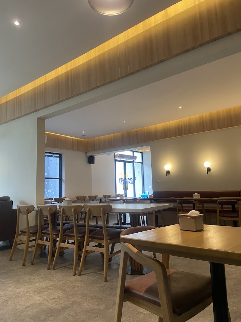 Cw Coffee & Eatery Surabaya - Ryan Pratama