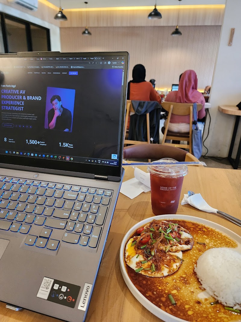 Cw Coffee & Eatery Surabaya - Ryan Pratama